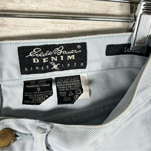 Eddie Bauer Denim Mom Shorts Light Blue 100% Cotton Loose Fit Sz 8 - Picture 4 of 4